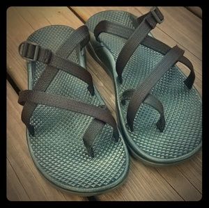 Chaco Zong Sandals - black